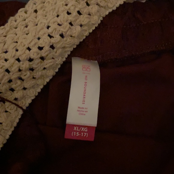 Extra large burgundy lace skirt with belt - Picture 7 of 9